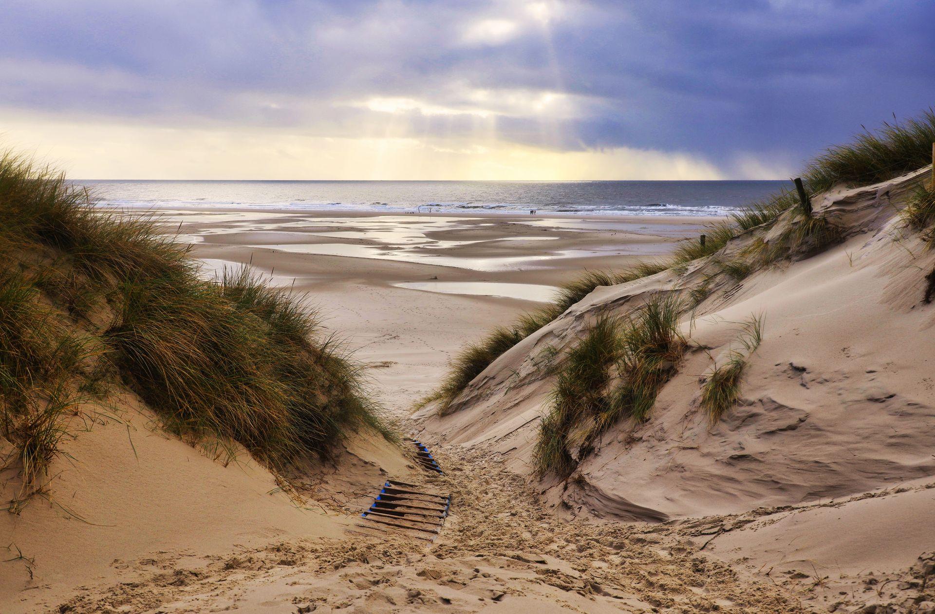 Duinen en strand aan de oostkust bij Het Zoute, Knokke-Heist